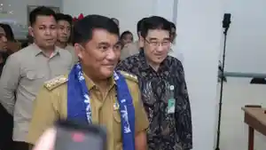 Starry-H-Rampengan-Gubernur-Sulawesi-Utara-Yulius-Selvanus-Komaling-YSK.jpg