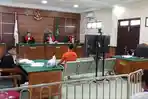 Sidang-Imam-Khomaini-2.jpg