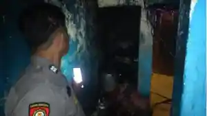 Kebakaran-hebat-melanda-sebuah-kontrakan-di-Kampung-Tlajung.jpg