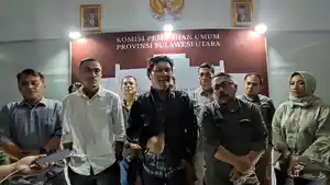Ketua-Komisi-Pemilihan-Umum-KPU-Sulawesi-Utara-Kenly-Poluan-dan-jajaran6y7.jpg