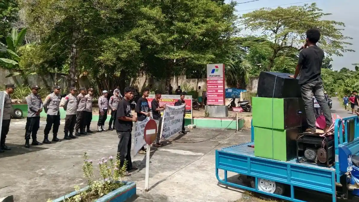 Warga Pulau Makian Halmahera Selatan Berunjuk Rasa Gegara Kesulitan Dapat BBM Bersubsidi