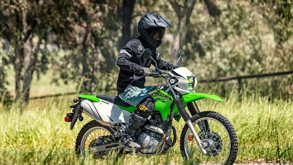 Kawasaki New KLX230R Resmi Diniagakan dengan Tampilan Khas Low Down Seat