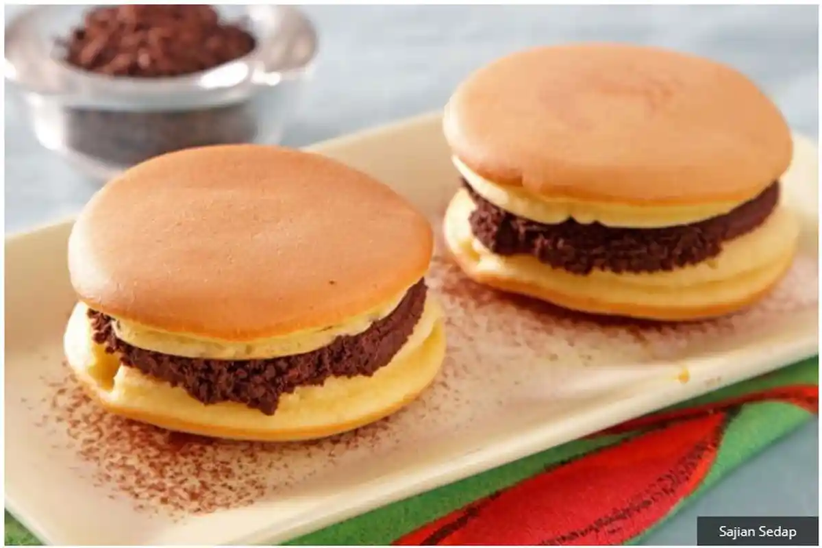 Resep Buka Puasa Praktis Sajian Snack: Dorayaki Isi Cokelat dan Pastel Tutup Pan Panggang