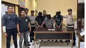 Aparat-Kepolisian-Polsek-Panipahan-menangkap-tiga-orang-tersangka-narkoba.jpg