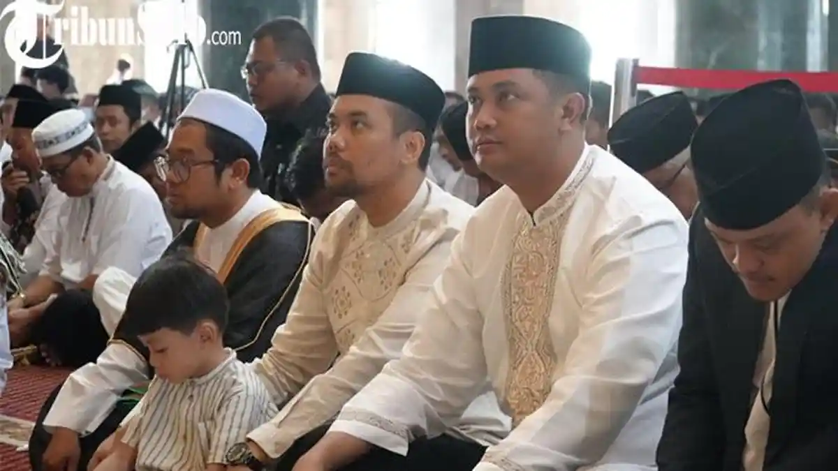 Bupati Hamenang dan Wabup Benny, Laksanakan Salat Idul Adha di Masjid Agung Al Aqsha Klaten