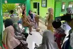 Wali-murid-menunggu-dipanggil-panitia-SPMB-SMAN-5-Kota-Bengkulu.jpg