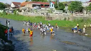 Kolaborasi-Pemkot-Yogya-dan-Muhammadiyah-Gotong-Royong-Bersihkan-Aliran-Sungai-Code.jpg