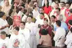 Perjalanan Haru Keluarga Iringi Penahbisan Dua Imam Baru di Balikpapan
