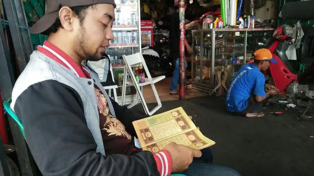 Ngaji Satu Jam di Bengkel Ini, Gratis Oli dan Servis Motor