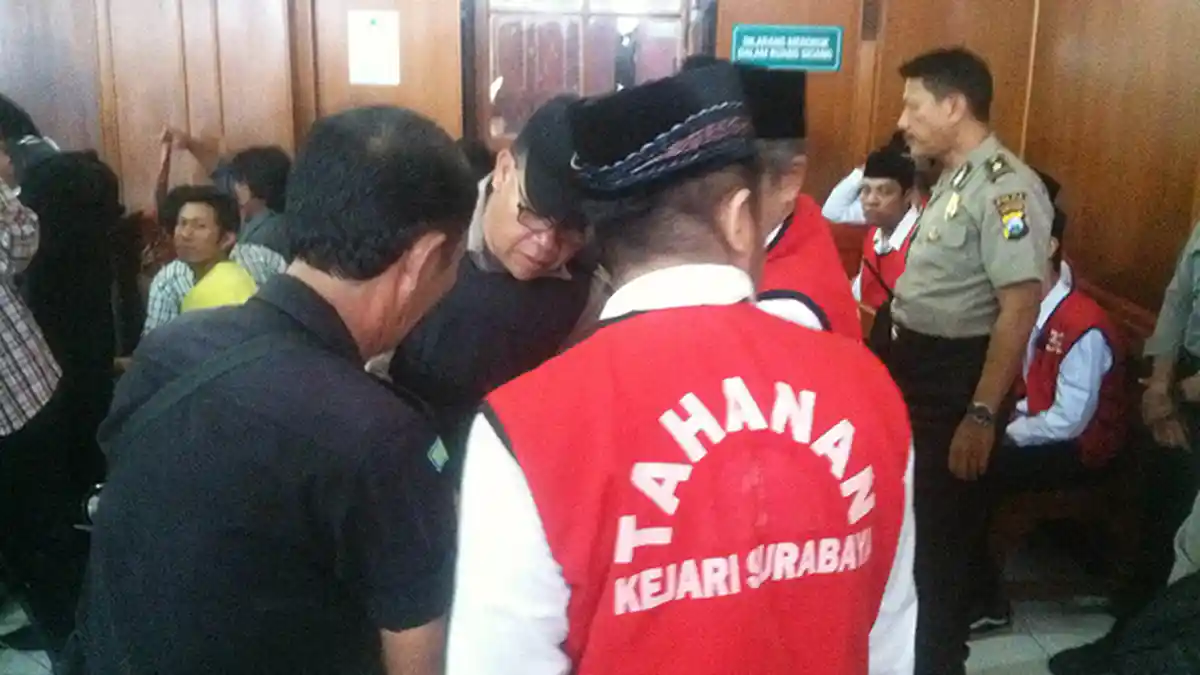 Masih Ada Dua Tersangka Pembunuh Salim Kancil yang Belum Disidang