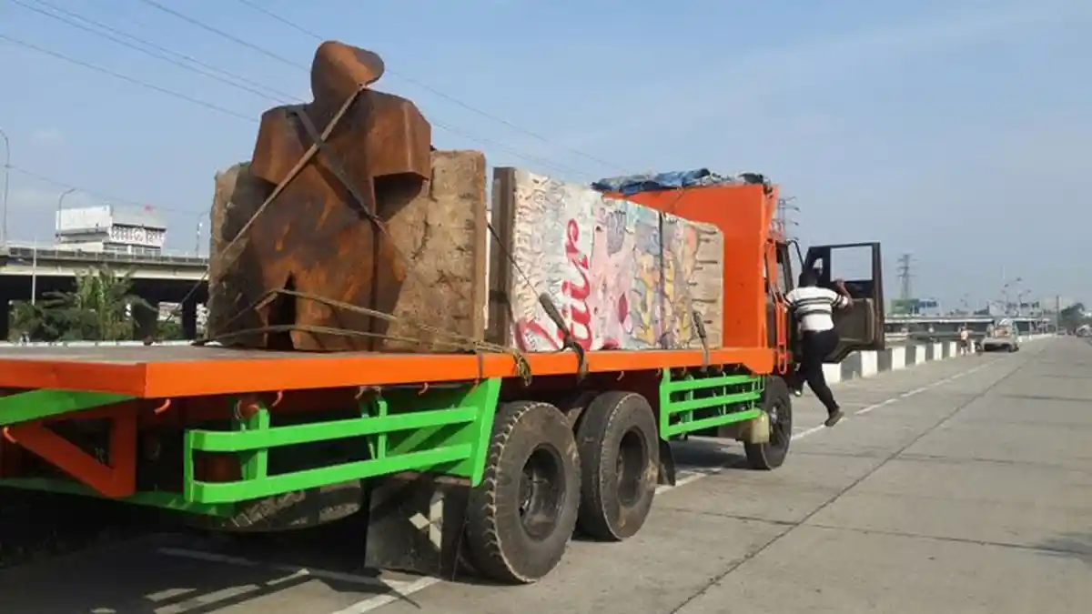 Bongkahan Batu Sisa Tembok Berlin Akhirnya Tiba di Kalijodo