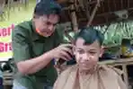 Tukang Pangkas Rambut DKapster Layani Cukur Gratis Anak Panti