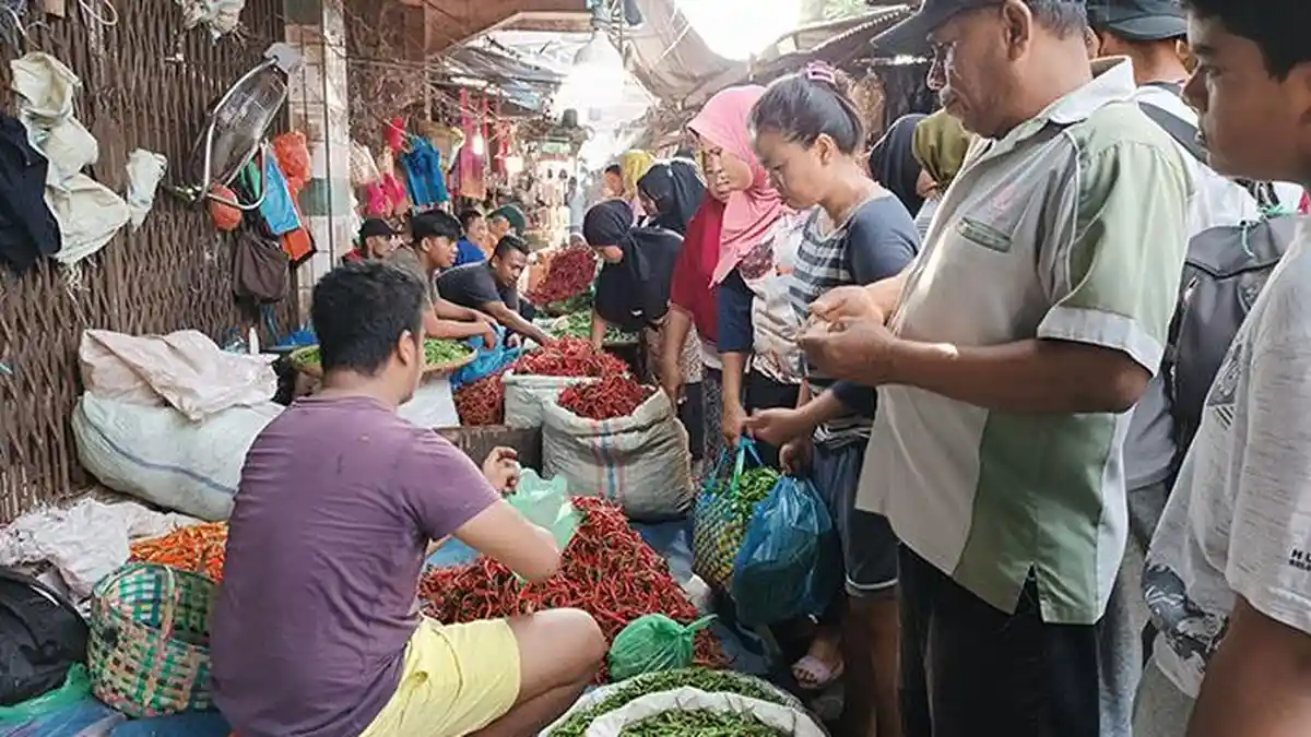 Jelang Lebaran, Pasar Kampung Lalang Dipadati Pengunjung Sejak Pagi