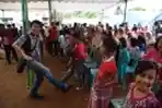 Kak Seto Hibur Anak-Anak di Pengungsian Aceh