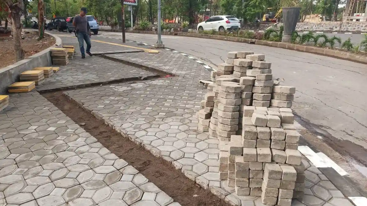 Disorot DPRD, Pemkot Solo Langsung Bongkar Guiding Block di Kawasan TMP Kusuma Bhakti Jurug