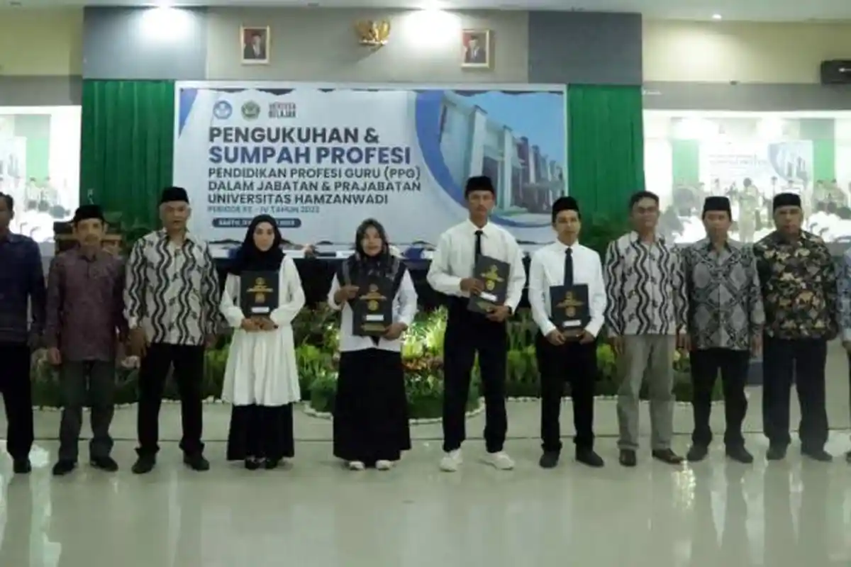 Universitas Hamzanwadi Kukuhkan 332 Lulusan PPG, Siti Rohmi Ajak Peserta Tingkatkan Kualitas