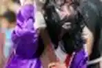 Yesus Kristus Membawa Kayu Salib