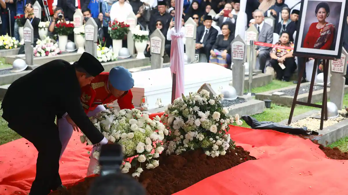 Ini Tokoh yang Tak Hadir dalam Proses Pemakaman Ani Yudhoyono Berikut Alasannya
