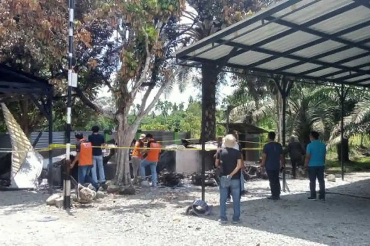 Cafe Duku Indah Ditembaki dan Dibakar Preman