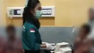Viral-Video-Murid-SD-di-Buton-Sulawesi-Tenggara-Diduga-Keracunan-MBG-Program-Dihentikan-Sementara.jpg