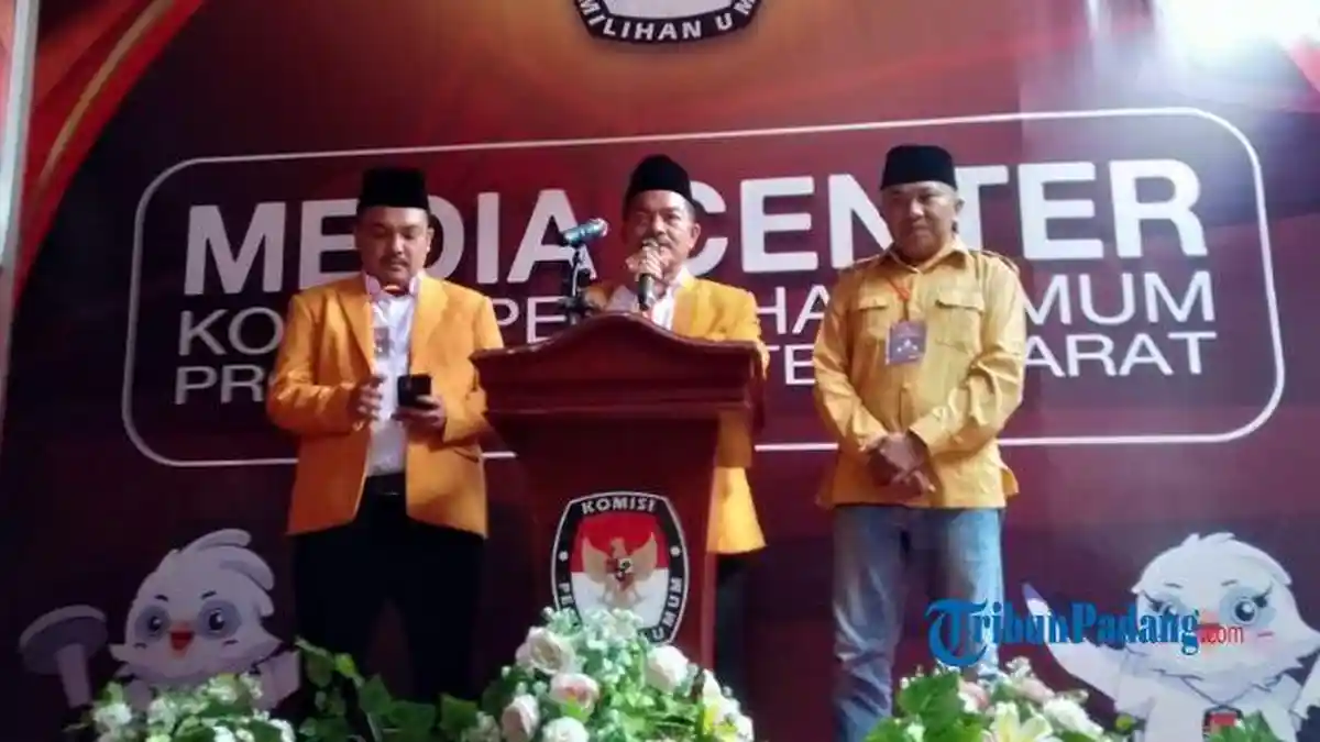 Partai Hanura Daftarkan 65 Bacaleg ke KPU Sumbar, 35 Persen di Antaranya Perempuan