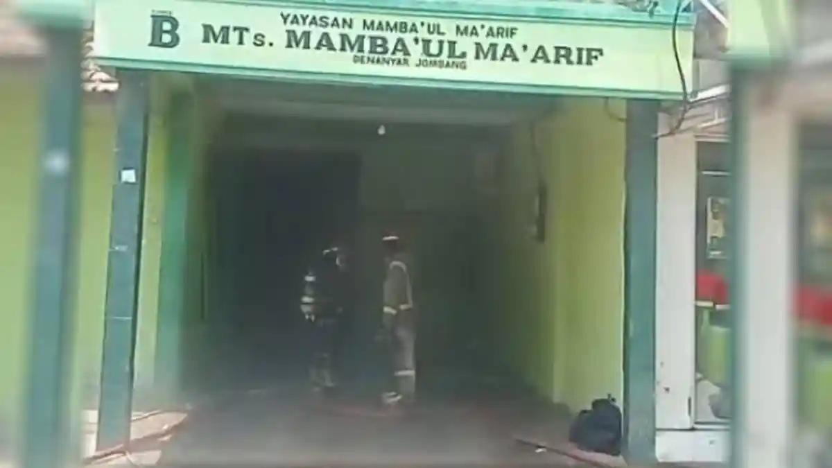 Gudang di MTs Mambaul Maarif Jombang Terbakar, Santri Panik Berhamburan Keluar