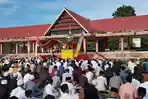 Bupati Pasangkayu Yaumil Ambo Djiwa Shalat Idul Fitri Bersama Warga di Lapangan Merdeka