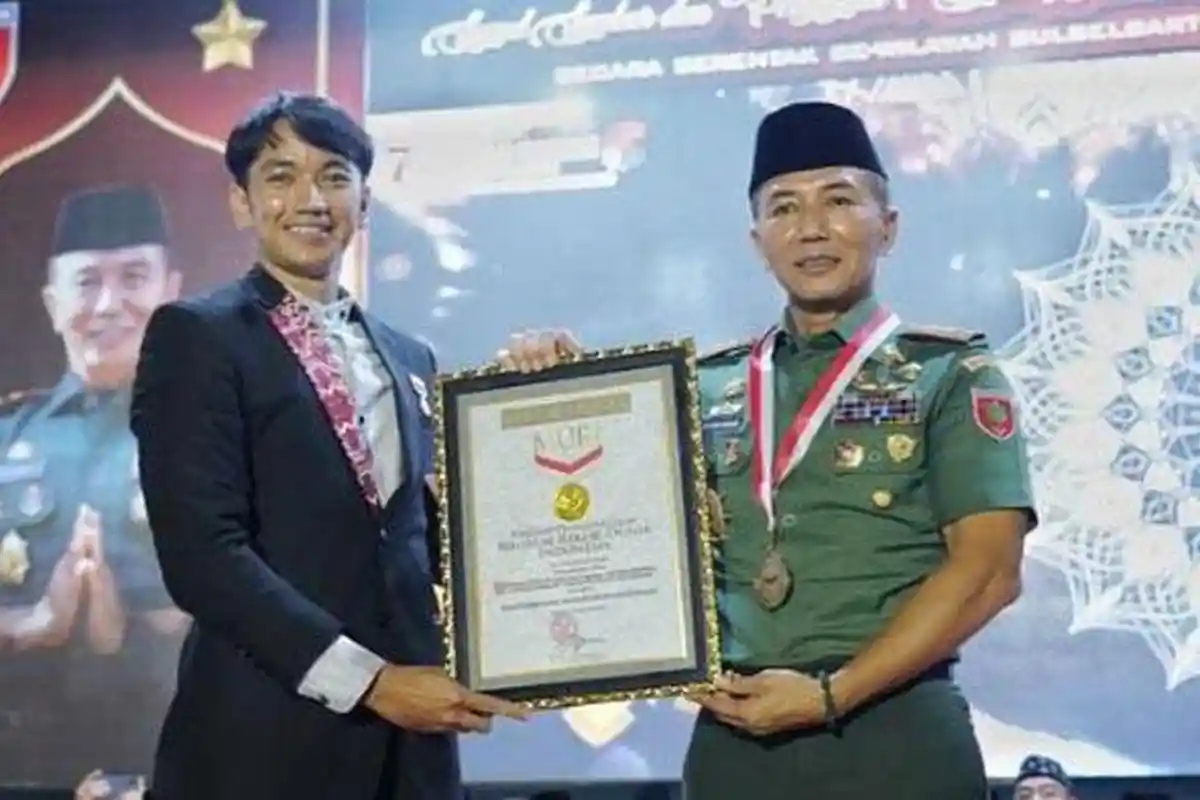 SOSOK Jenderal Pecahkan Rekor Ajak 77 Ribu Orang Sujud Syukur, Dulu Bantu Gadis Pengangkut Semen