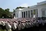 Jokowi Lepas Guru Garis Depan