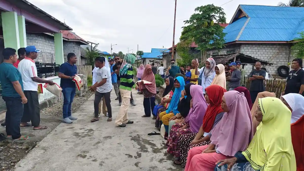 Pulang Kampung di Taliabu, Fifian Mus Santuni Ratusan Janda dan Anak Yatim