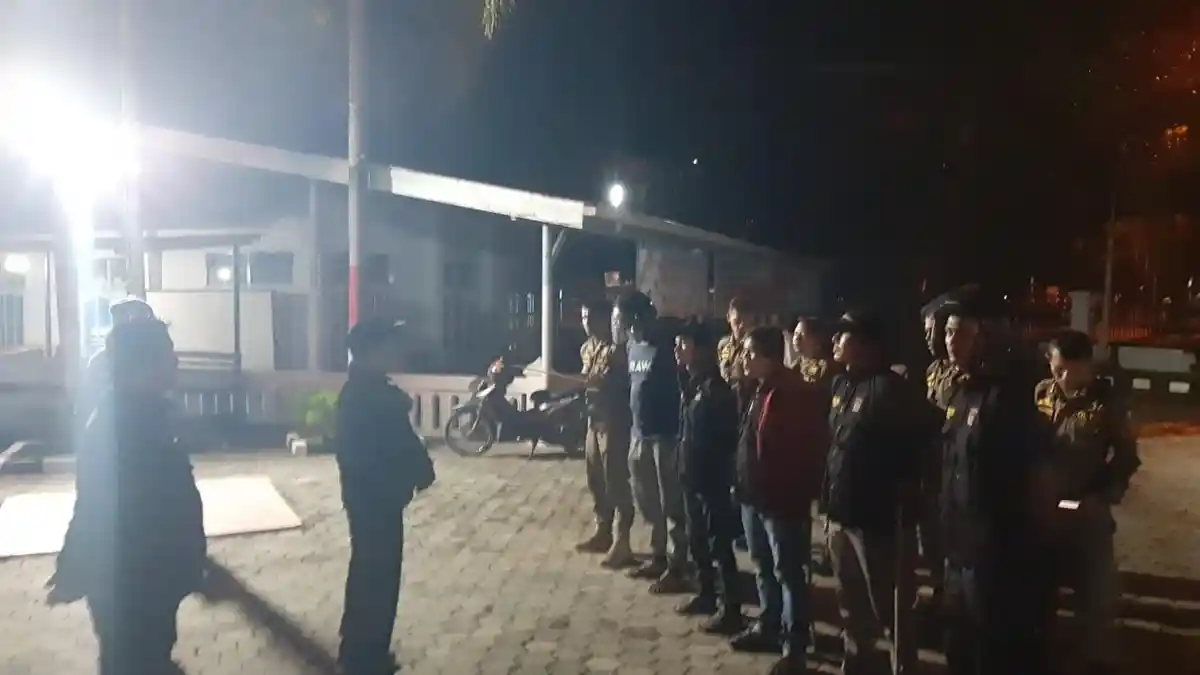 Senjata Tajam dan Gir Motor Ditinggalkan, 6 Remaja Terlibat Tawuran Diciduk Satpol PP Padang