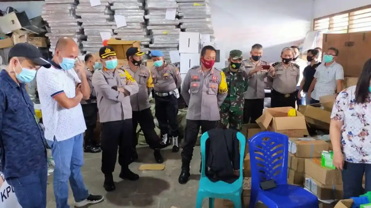 Jelang Pilkada, Polres Minahasa Lakukan Pengecekan Logistik dan Penertiban Atribut Kampanye