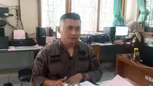 BERI-PENJELASAN-Kepala-Seksi-Intelijen-Kejari-Kota-Kupang-Rindaya-Sitompul.jpg