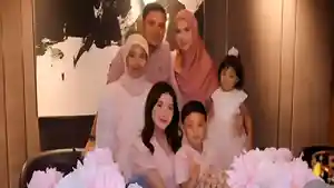 Momen-kedekatan-Irish-Bella-dengan-anak-sambungnya.jpg
