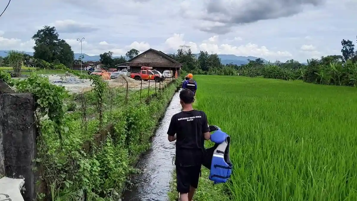 Identitas Kakek Hilang Terseret Arus Sungai Lusah Klaten, Tim SAR ...