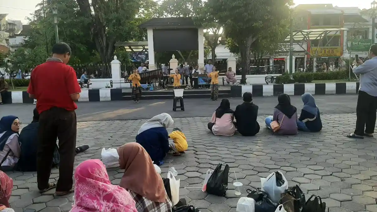 Pertunjukan Angklung di Teras Malioboro 2 Pukau Wisatawan