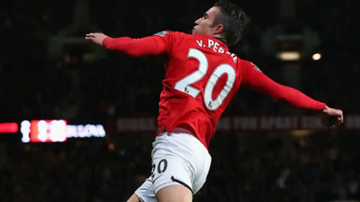 Robin van Persie Tak Sabar Ditangani Louis van Gaal