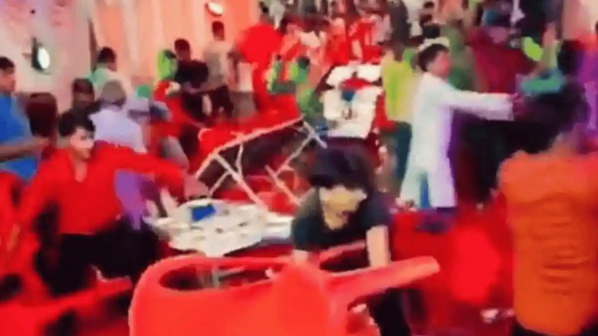 Keluarga Mempelai Pria dan Wanita Bertengkar karena Makanan, Saling Lempar Kursi dan Tamu Ketakutan