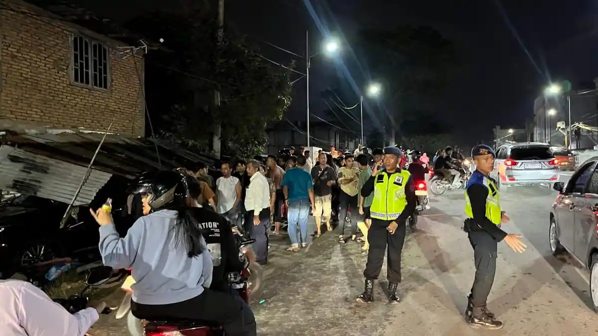 Mobil Hilang Kendali di Depan Mako Brimob Sumut, Satu Bengkel Rusak Parah