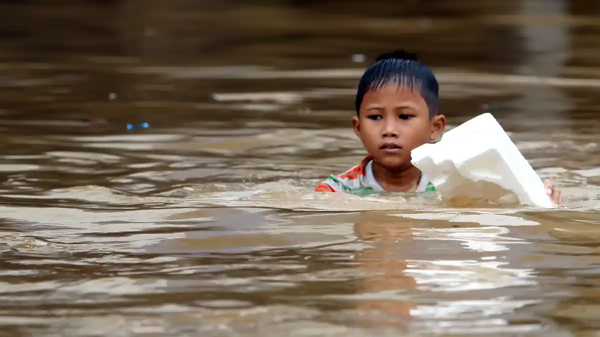 1368 Warga Bukit Duri Mengungsi Karena Banjir