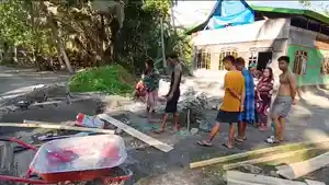 Warga-melayangkan-aksi-protes-pembangun.jpg