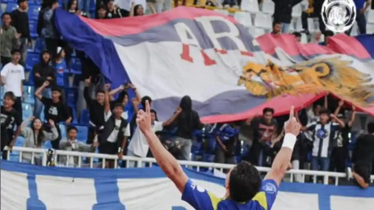 Liga 1 buka lagi pintu untuk suporter tandang — photo: suryamalang.tribunnews.com