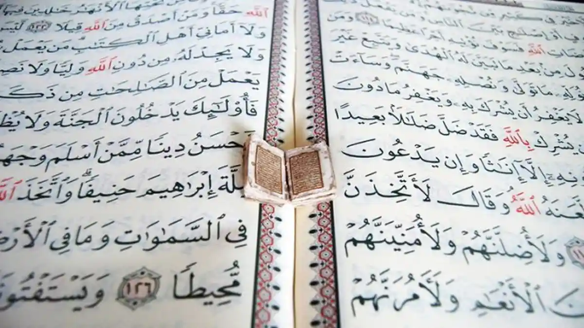 Alquran Terkecil di Dunia Ini Ditulis Keturunan Wali Songo