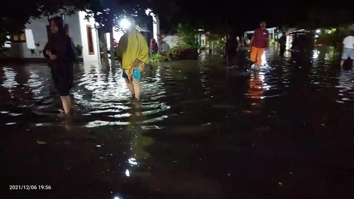 Gelombang Tinggi Menghantam Kota Ternate, Sebagian Rumah dan Fasilitas Umum Rusak