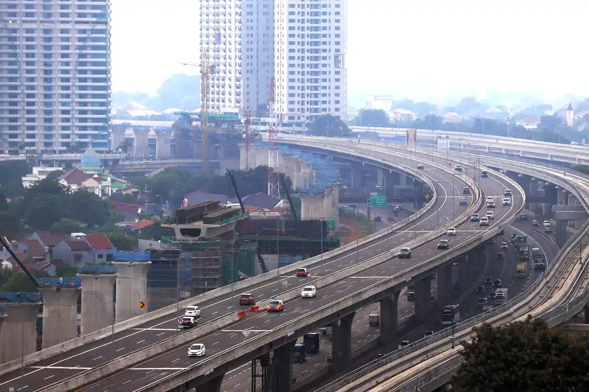 Sempat Ditutup, Kini Jalan Layang Tol Jakarta Arah Cikampek Kembali Dibuka