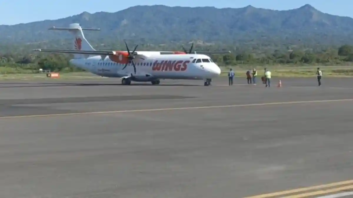 Abu Vulkanik Gunung Lewotobi Tutupi Run Way Bandara Frans Seda Maumere, Sikka