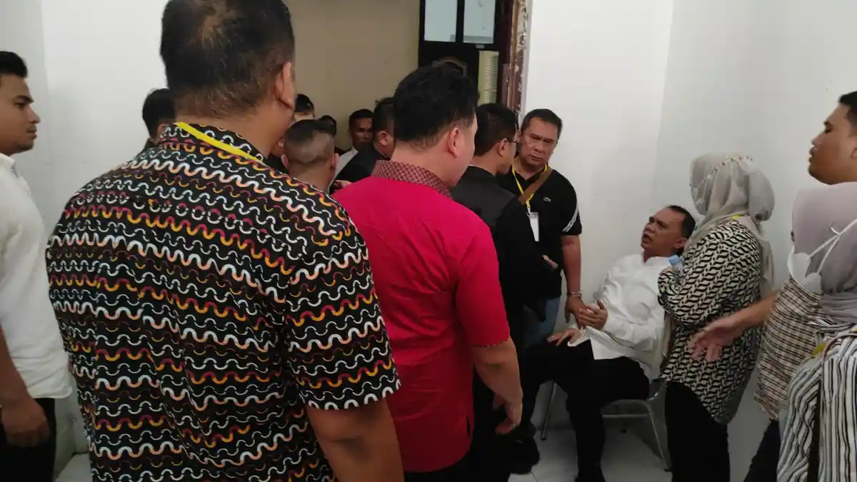 Kondisi Bupati Nonaktif Erik Adtrada Pingsan hingga Sesak Napas Usai Dicecar Jaksa KPK di Pengadilan