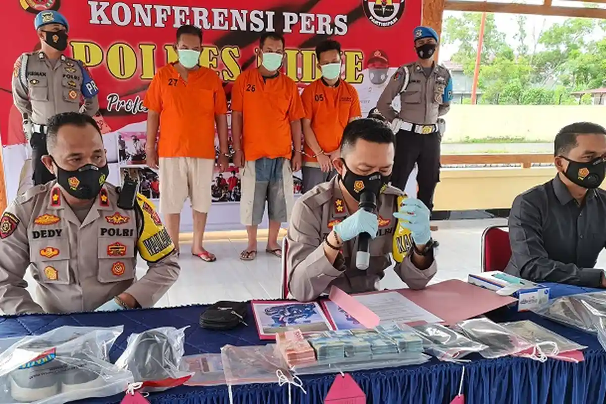 Gasak Uang Nasabah di Pidie, 3 Pelaku Curas Asal Palembang Dibekuk Saat Makan Ayam Penyet di Medan