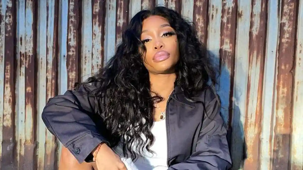 Lirik Lagu dan Terjemahan Good Days - SZA: Can You Get The Heck Out?