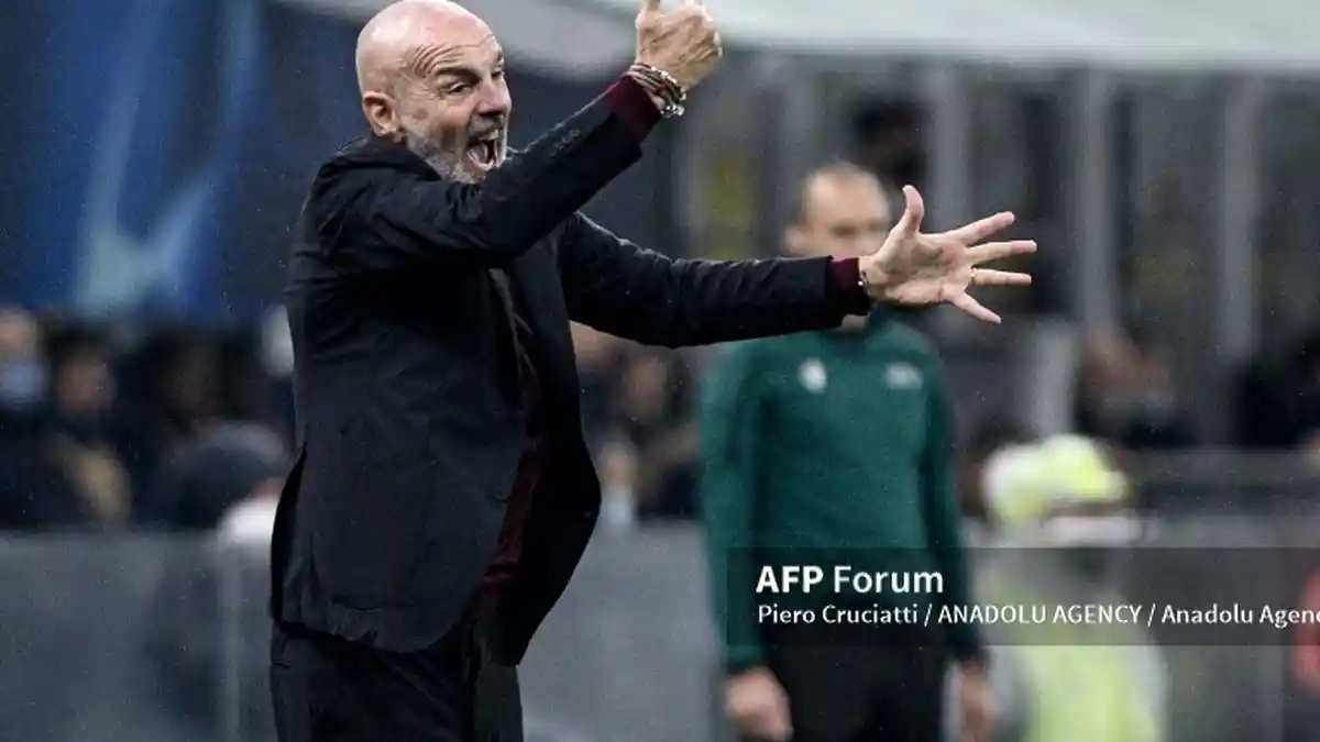 Stefano Pioli Gerilya Cari Bek Baru Demi Kejar Poin, Efek Simon Kjaer Cedera 6 Bulan